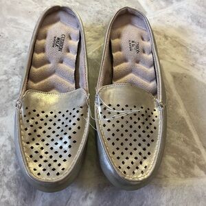 NWOT AVON Cushion walk golden Comfort flat slip on shoes size 6